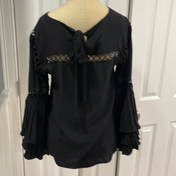 Size small See and Be Seen Flowy Top - Picture 3 of 6